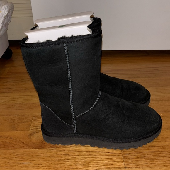 Women's UGG Classic Short II Boot - Picture 2 of 7